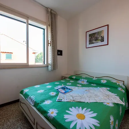 Relaxing Townhouse With Pool Access In