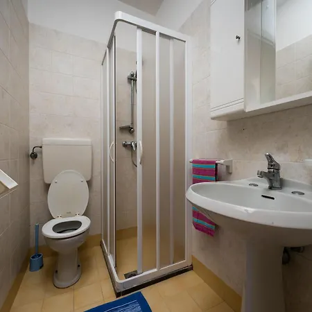 Relaxing Townhouse With Pool Access In