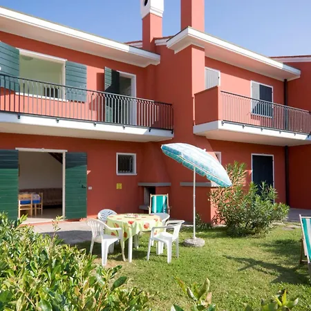 Relaxing Townhouse With Pool Access In Appartamento